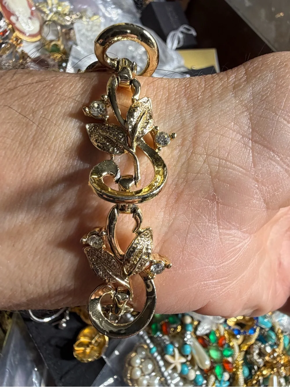 Vintage Gold Tone Leaf Rhinestone Bracelet